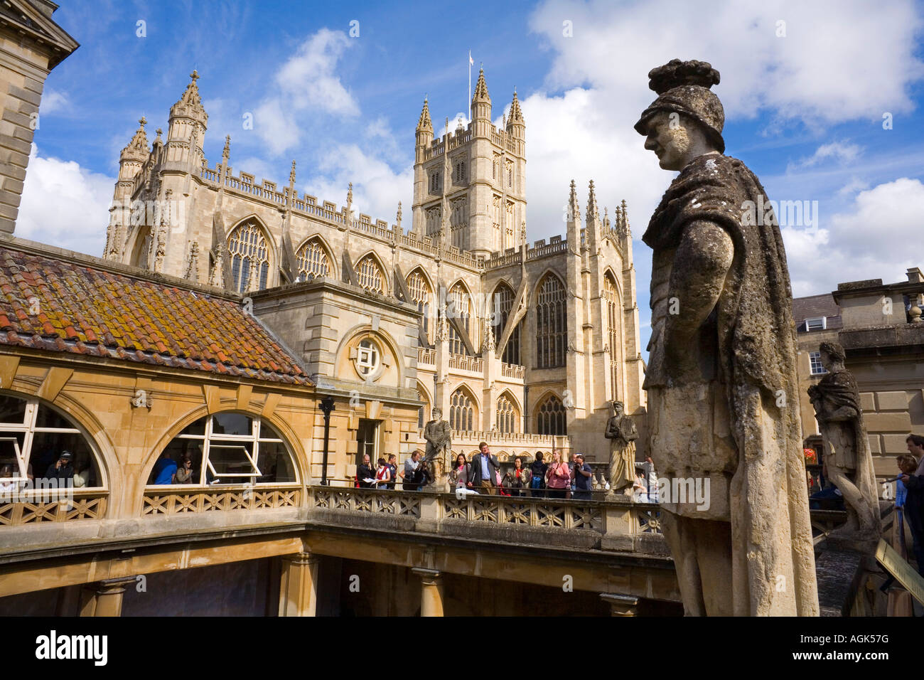 Abbazia di Bath guardando da Bagni Romani a Somerset Inghilterra Foto Stock