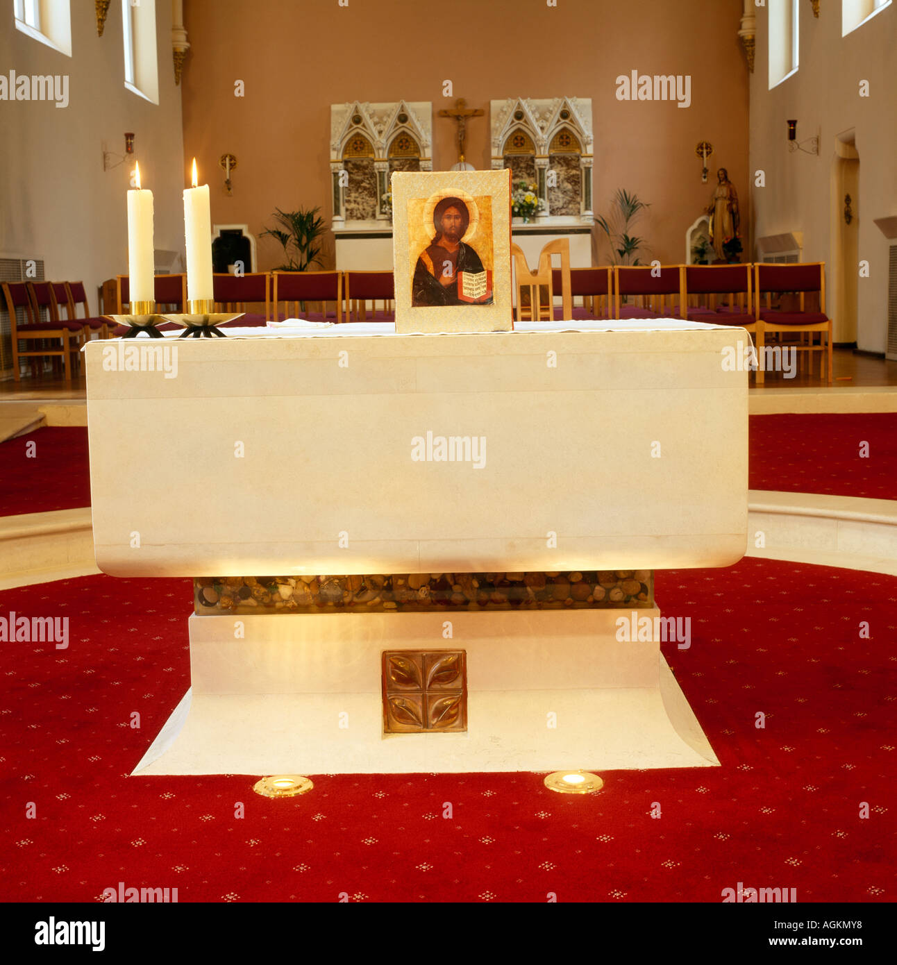 St Josephs chiesa cattolica altare mostra pietre Inghilterra Foto Stock