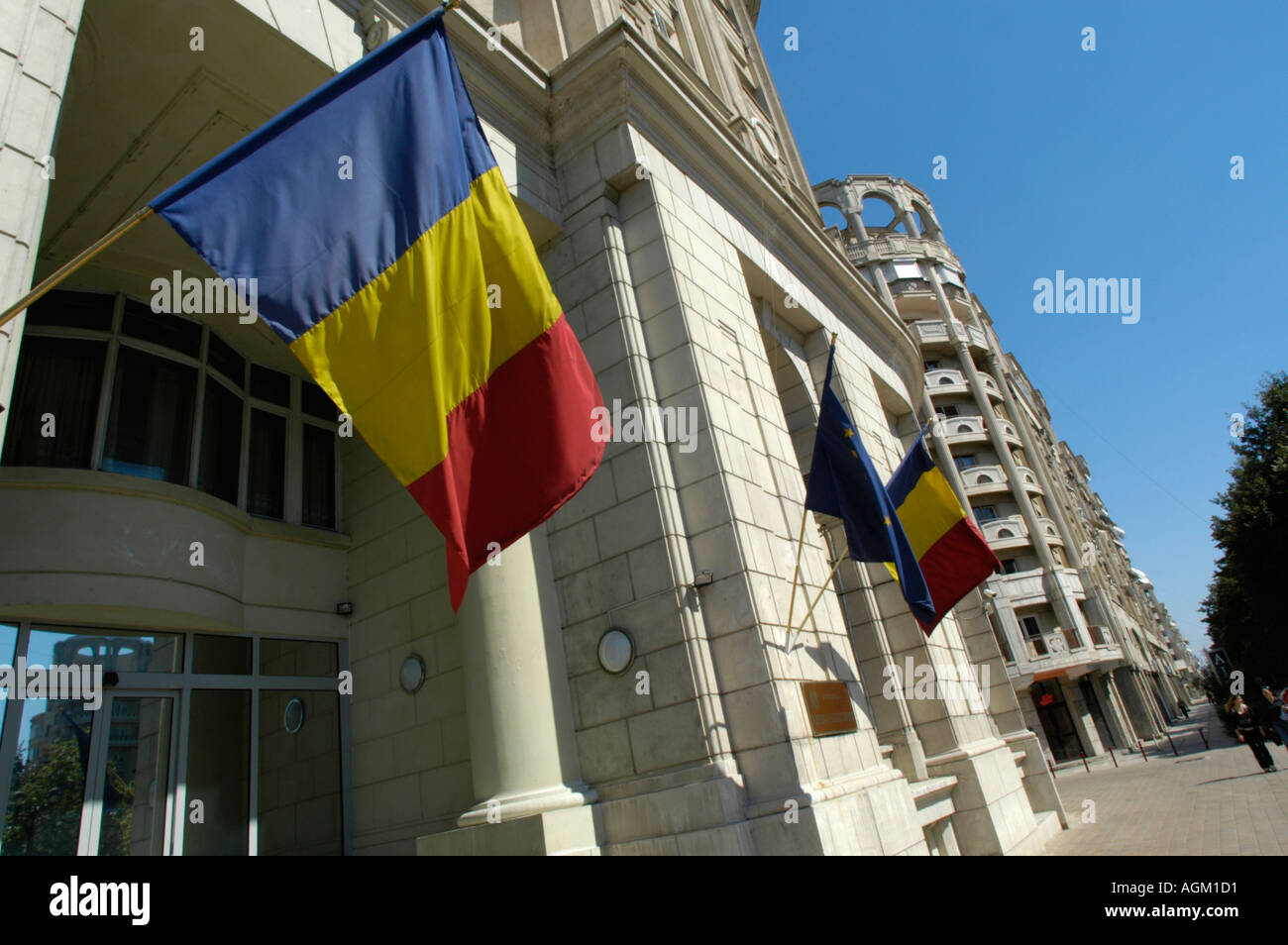 Bucuresti, Blvd Unirii, bandiera rumena, bandiera UE Foto Stock