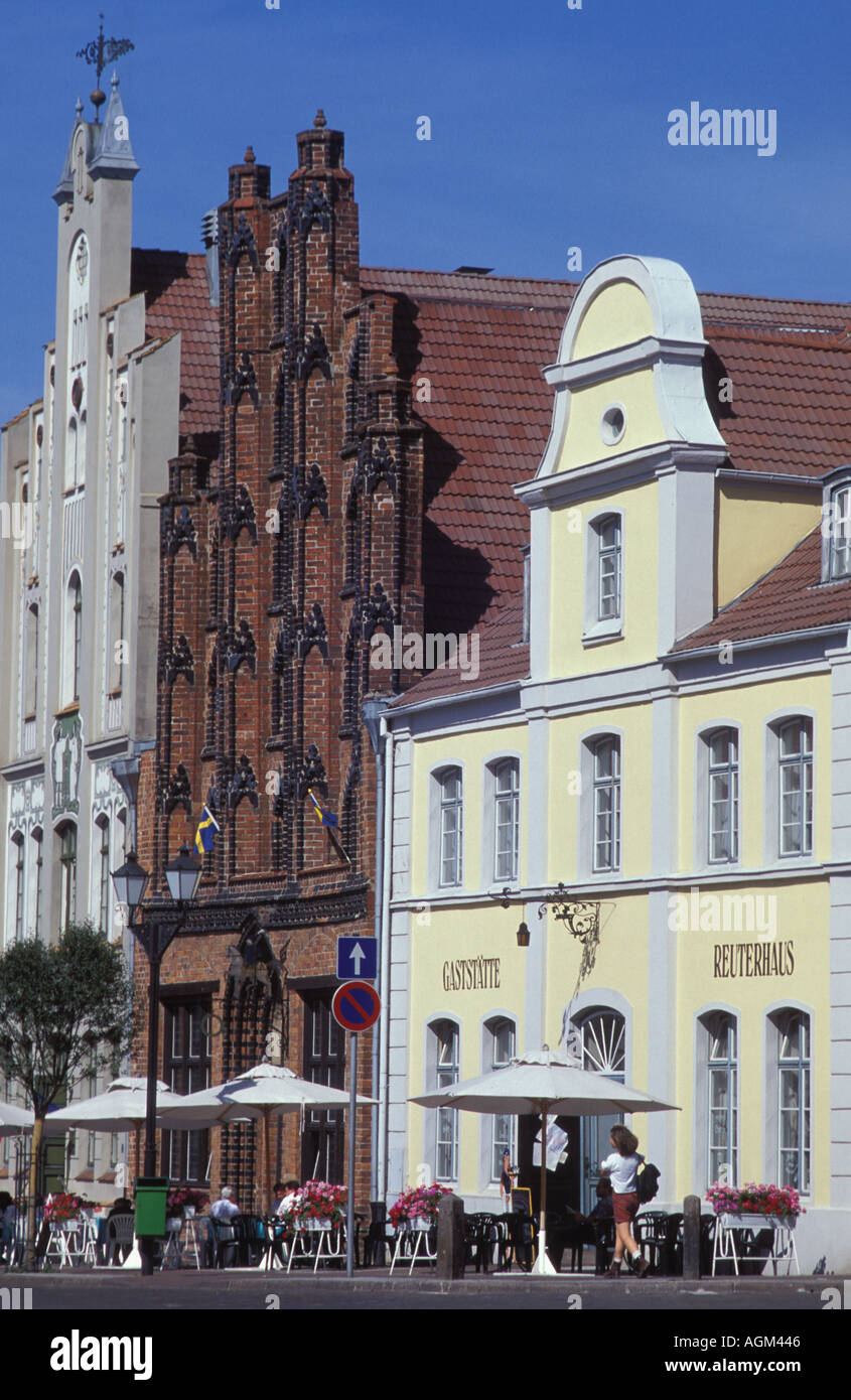 Famosa città borghese ospita presso la piazza del mercato di Wismar Meclemburgo Pomerania occidentale Foto Stock