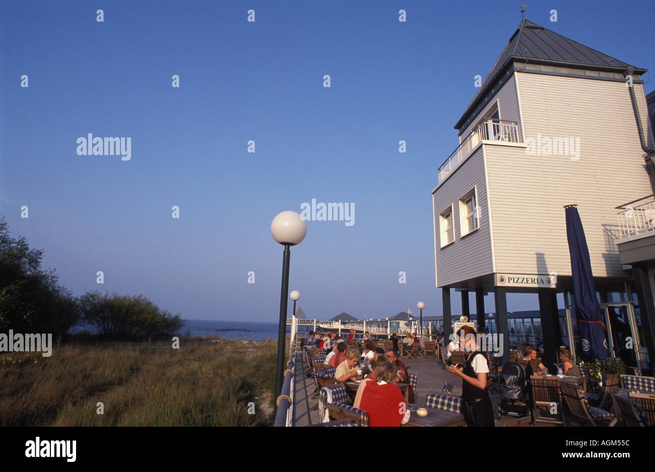 Ristorante Pizzeria Ciao Ciao, Seebruecke Bridge, Heringsdorf, isola di Usedom, Meclemburgo-Pomerania, Germania Foto Stock