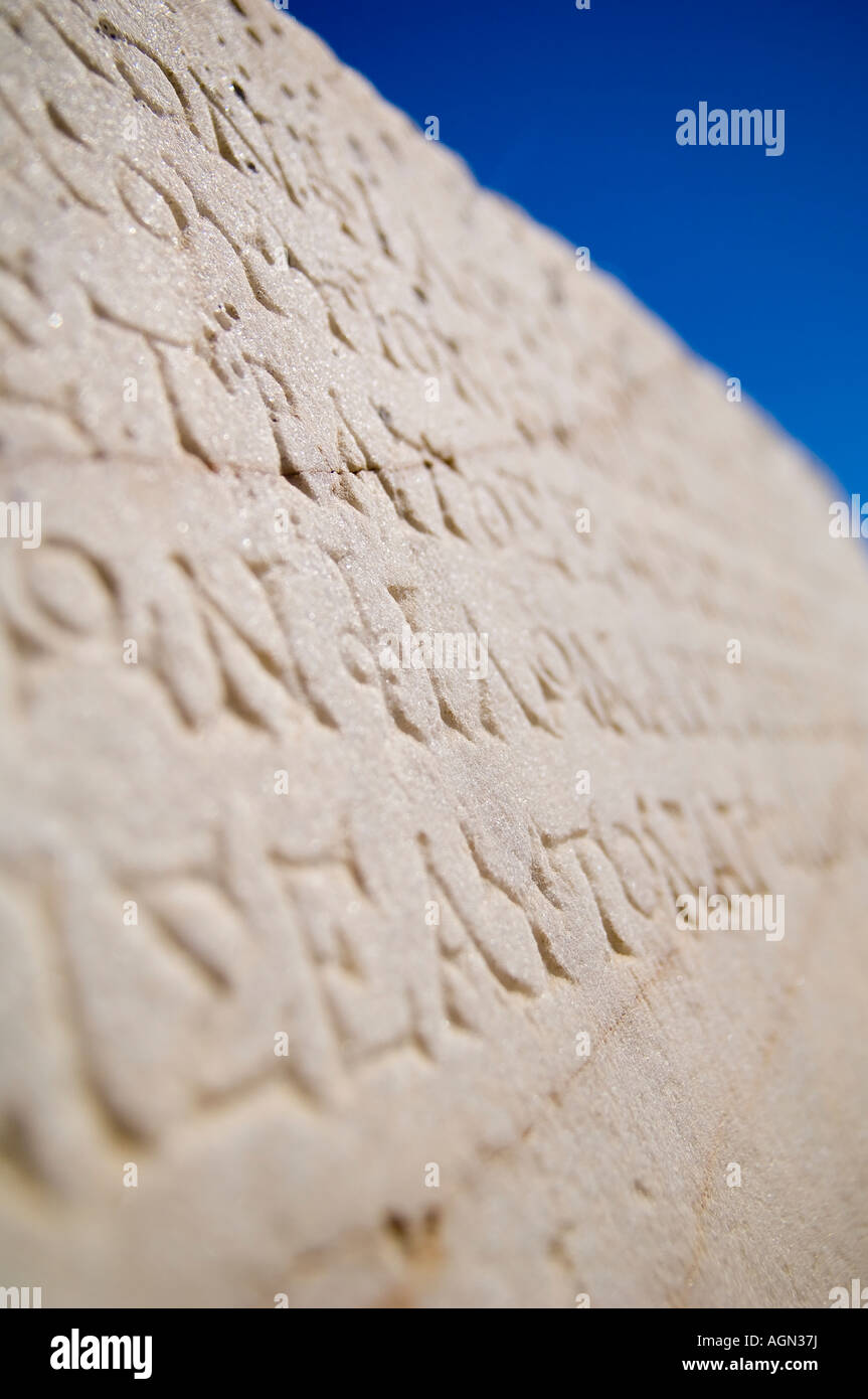 La scrittura greca in rovine sulla Delos, vicino a Mykonos, Grecia. Foto Stock