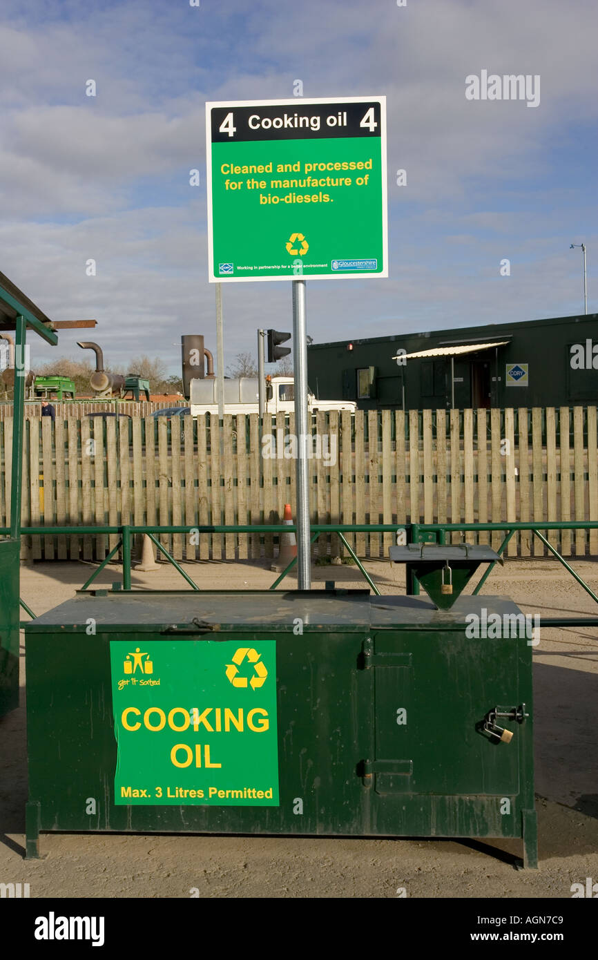 Area di riciclaggio per olio di cottura domestici Wingmoor Centro di riciclaggio Glos UK Foto Stock