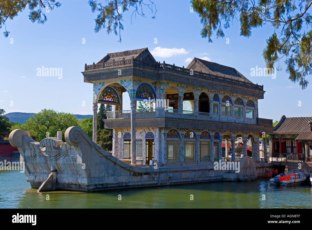 La barca di marmo sul Lago Kunming al nuovo Palazzo estate Yiheyuan Pechino Cina JMH1696 Foto Stock