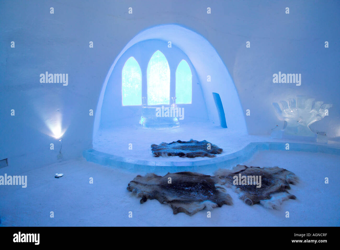 L'altare della chiesa di ghiaccio presso l'hotel di ghiaccio Jukkasjarvi Svezia Foto Stock