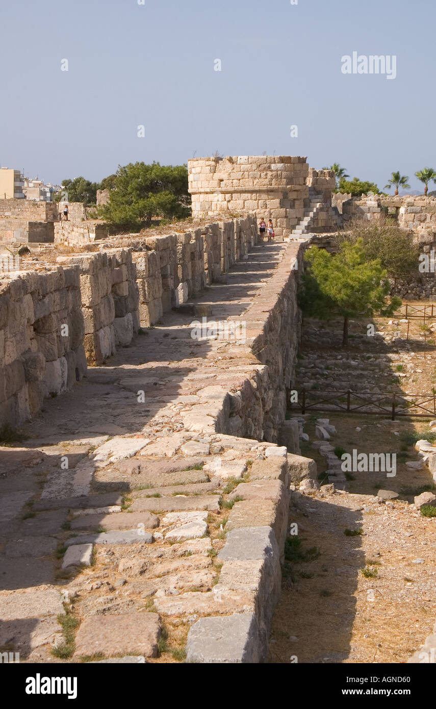 Dh castello di Neratzia la città di Kos Grecia KOS turisti Castello medievale di Neratzia dei Cavalieri di St John merlatura esterna Foto Stock