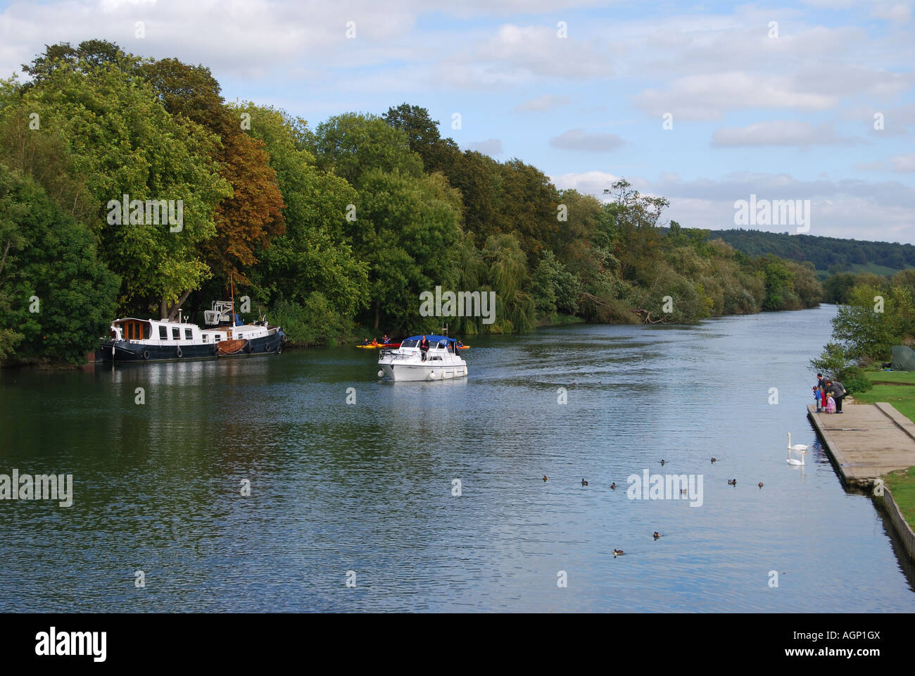 Gite in barca sul fiume Tamigi, Whitchurch-on-Thames, Oxfordshire, England, Regno Unito Foto Stock