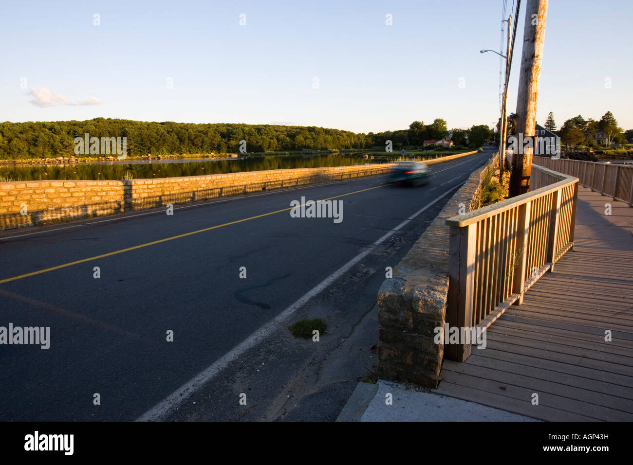 Un ponte sopra il canale che separa l'Oca Cove e Annisquam Porto di Gloucester Massachusetts Foto Stock