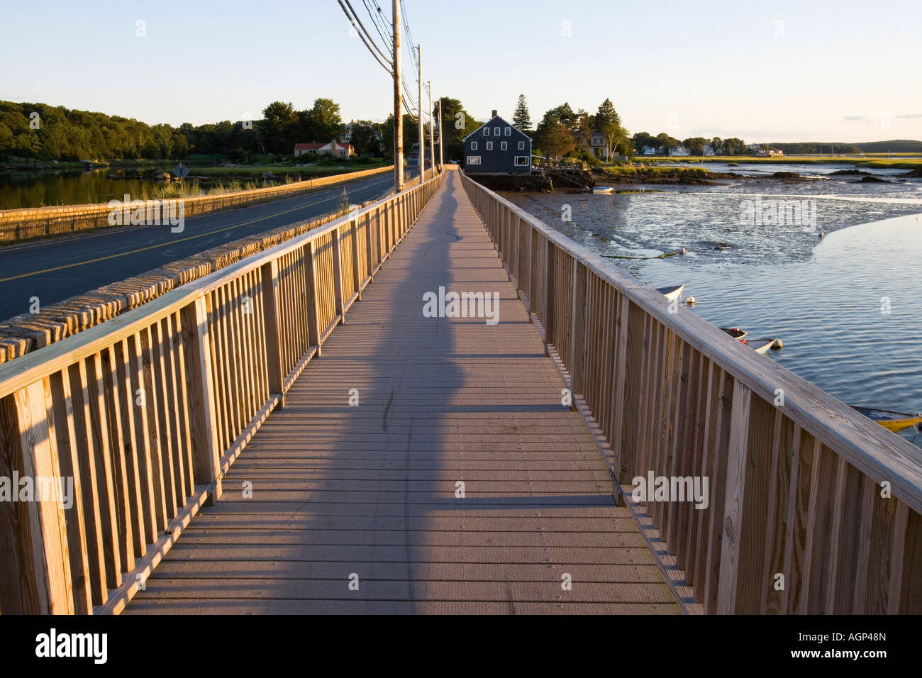 Un ponte sopra il canale che separa l'Oca Cove e Annisquam Porto di Gloucester Massachusetts Foto Stock