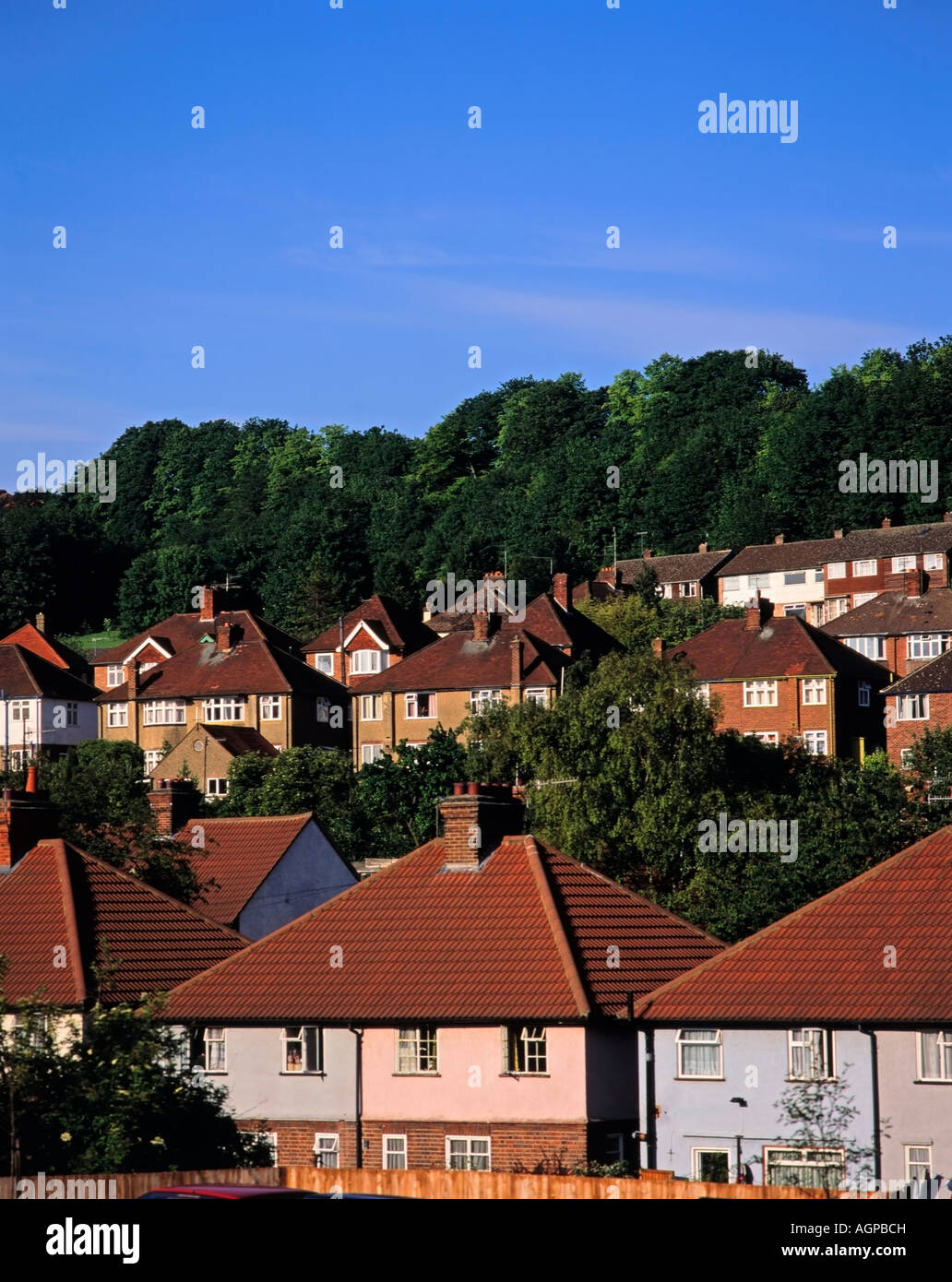 Tipica Scena Urbana Inglese Di Alloggiamento, High Wycombe, Buckinghamshire, Inghilterra, Regno Unito Foto Stock