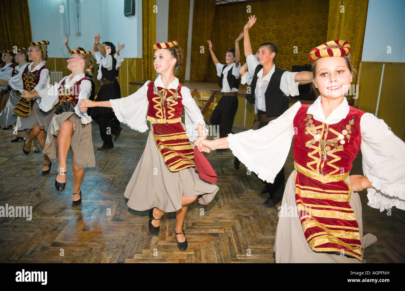 Prestazioni del gruppo ballo popolare Bessarabskij Souvenir Foto Stock