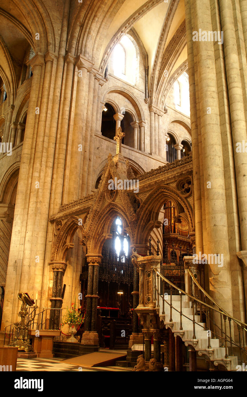 Il pulpito e il presbiterio schermo Durham Cathedral England Regno Unito Regno Unito Gran Bretagna GB Europa Foto Stock