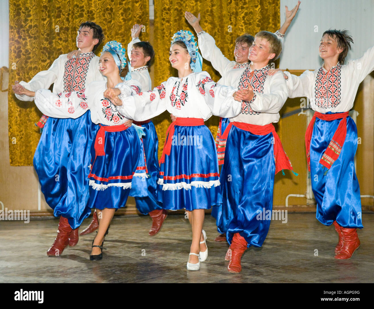 Prestazioni del gruppo ballo popolare Bessarabskij Souvenir Foto Stock