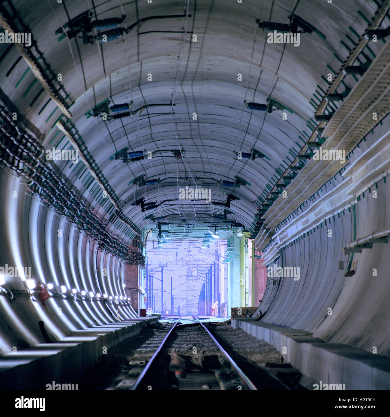 Channel Tunnel treno occhio del guidatore vista dell'approccio all'Eurotunnel Terminal del Regno Unito a Folkestone. Foto Stock