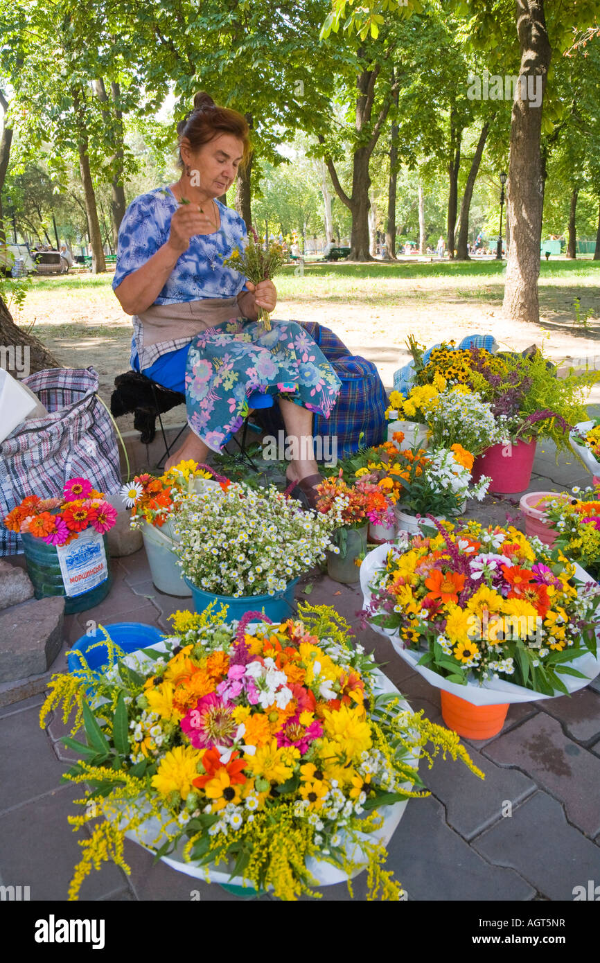 Fiori in vendita su strada in Odessa / Ucraina Foto Stock