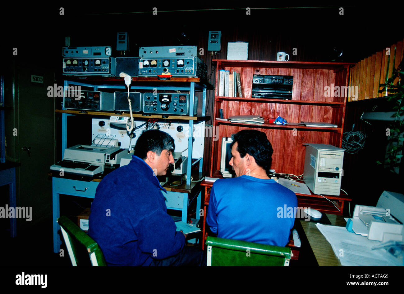 Gli scienziati nella stazione di ricerca Foto Stock