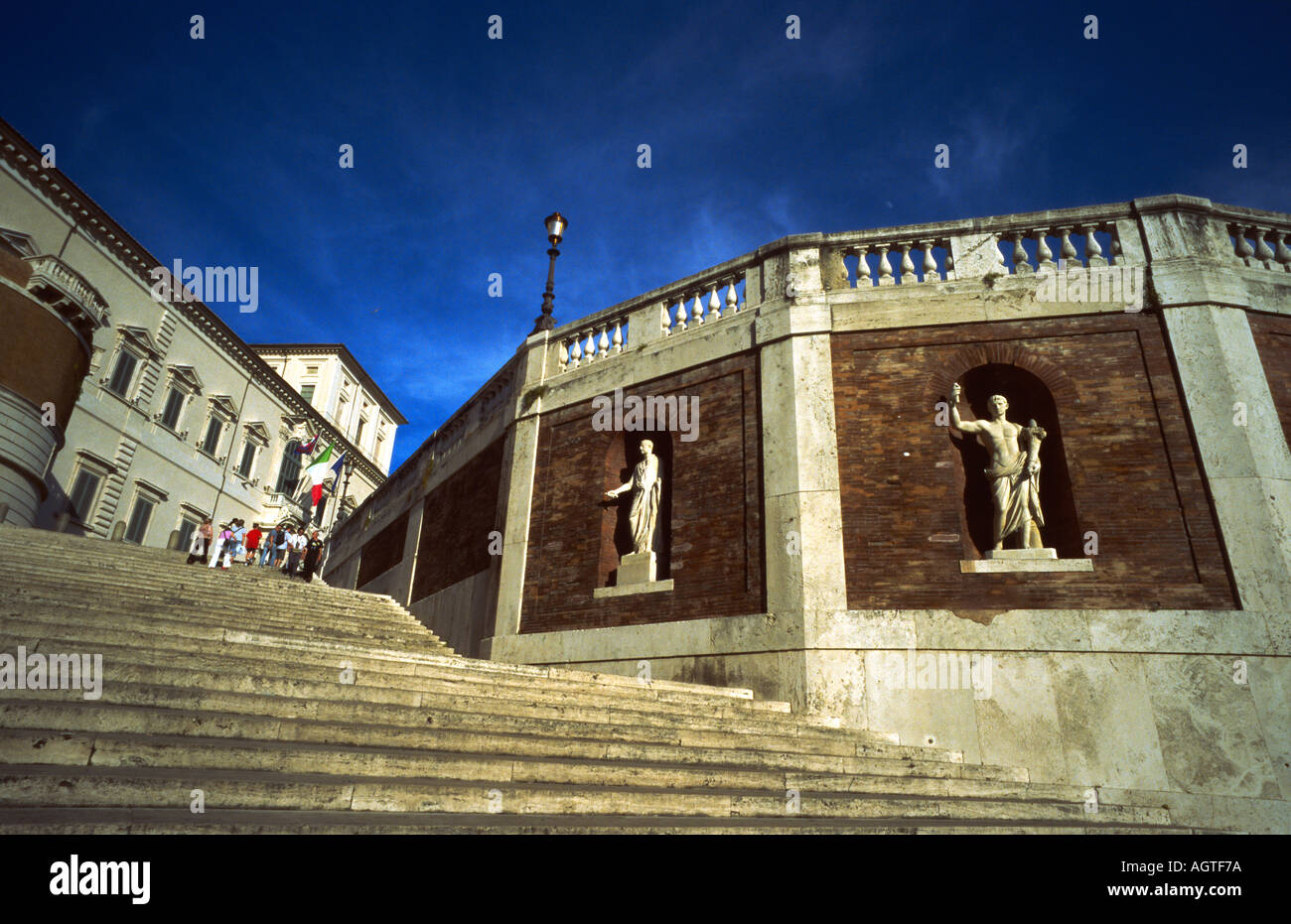 Italia Roma Il Palazzo del Quirinale utilizzato come casa per il presidente di Italia Foto Stock