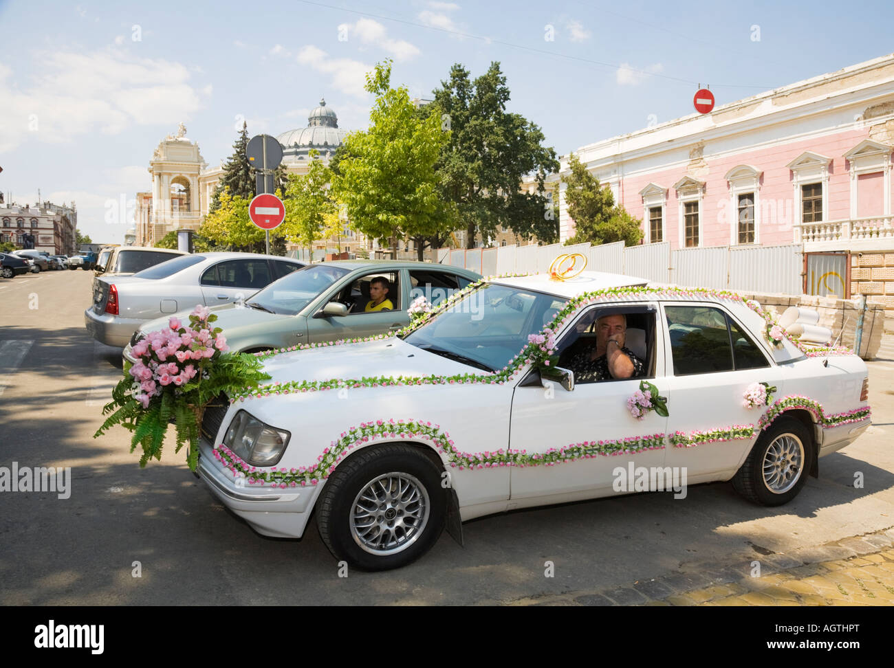 Un decorato wedding limousine per gli sposi in Odessa / Ucraina Foto Stock