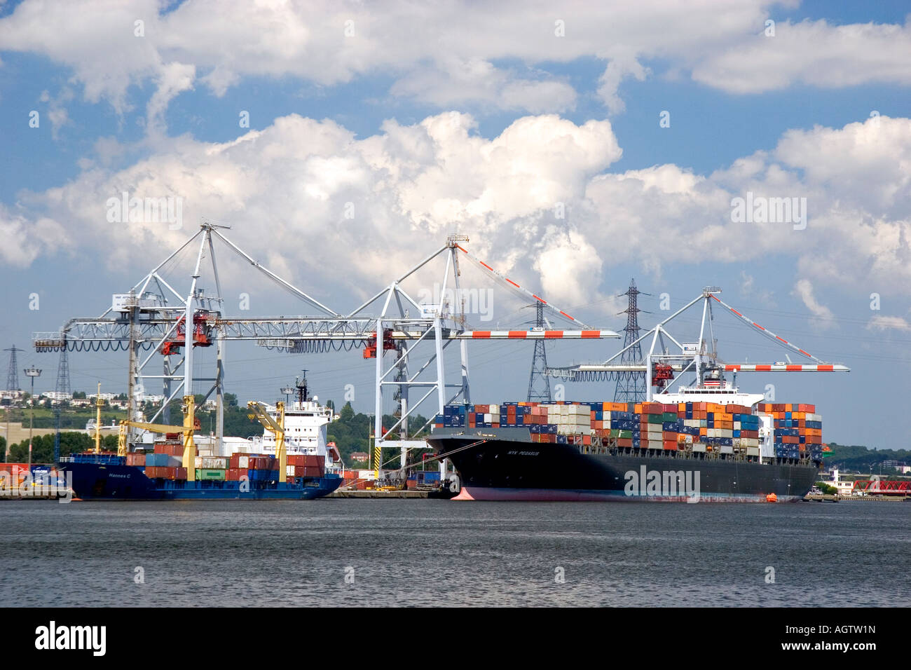 Le navi portacontainer attraccata a Le Havre nel dipartimento della Senna Marittima, Normandia, Francia Foto Stock