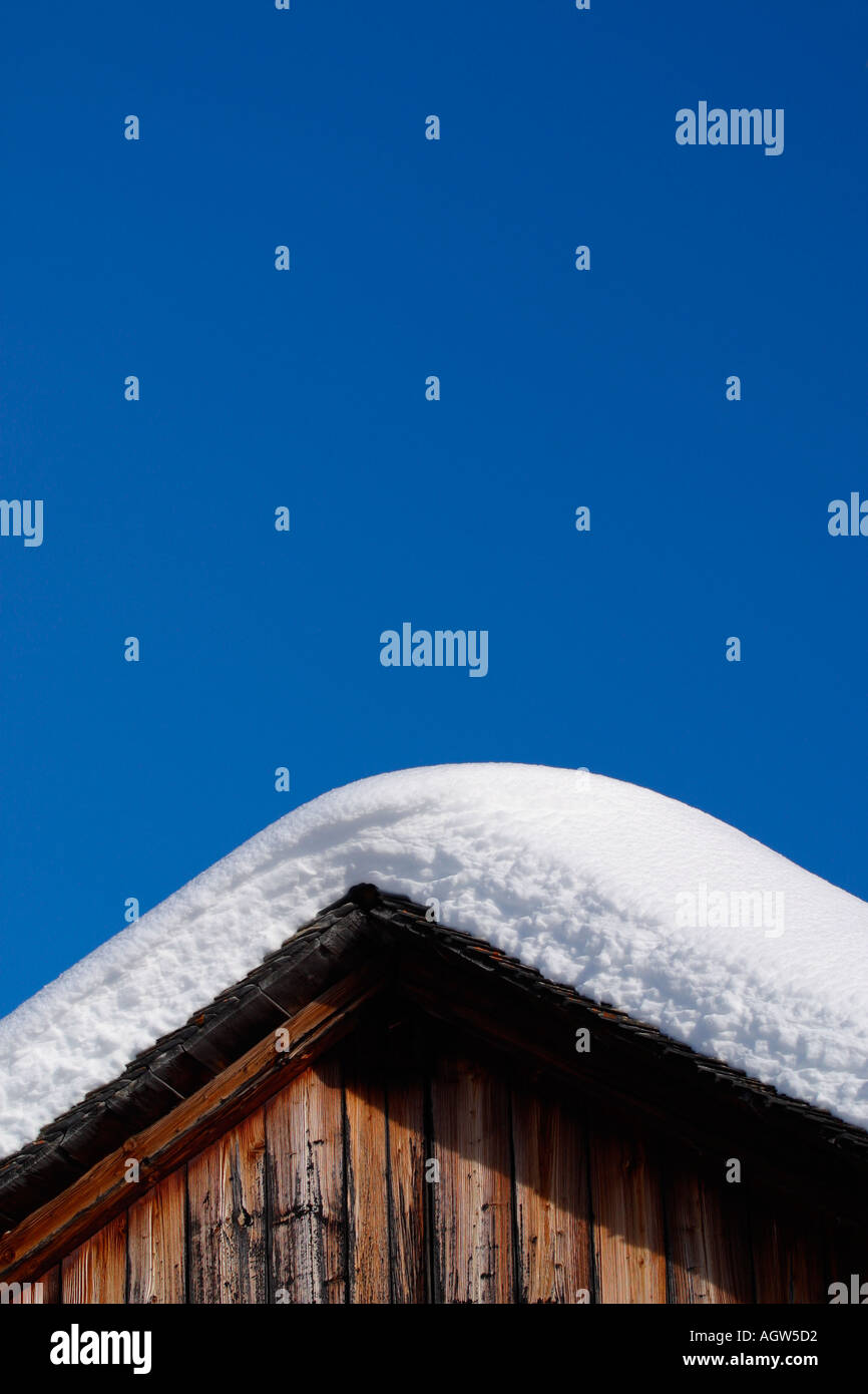 Coperta di neve sul tetto. Foto Stock Coperta di neve sul tetto. Foto Stock