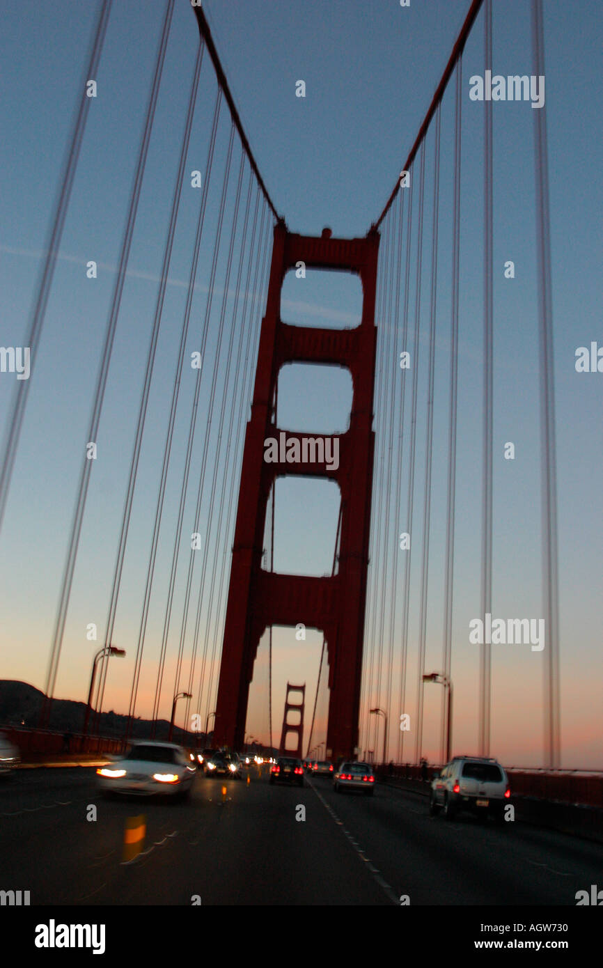 Attraversando il Ponte del Golden Gate di San Francisco in California Foto Stock