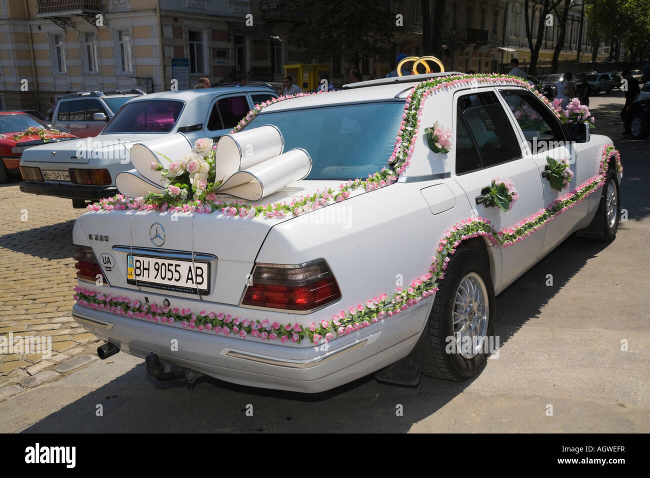 Un decorato wedding limousine per gli sposi in Odessa / Ucraina Foto Stock