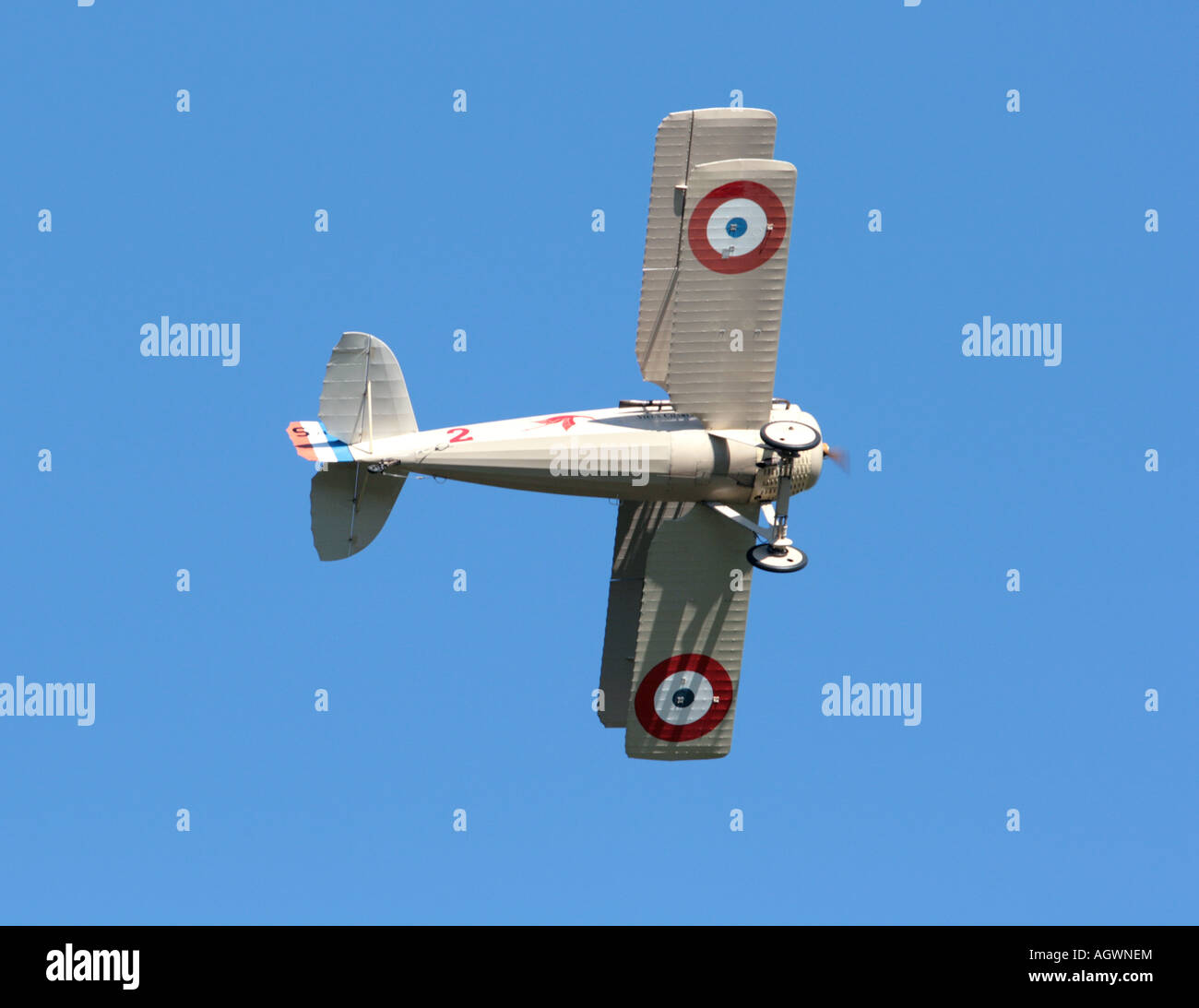 Un 1917 Spad VII biplano in volo. Foto Stock