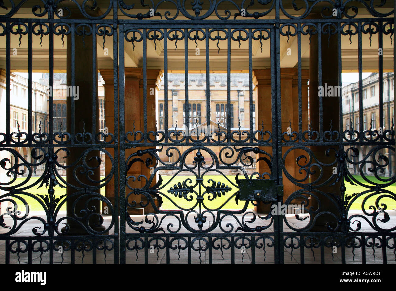 Nevile's Court e la libreria di Wren in Trinity College di Cambridge Regno Unito Foto Stock