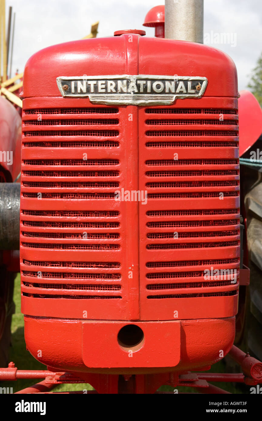 Internazionale di griglia del trattore macchine agricole Foto Stock