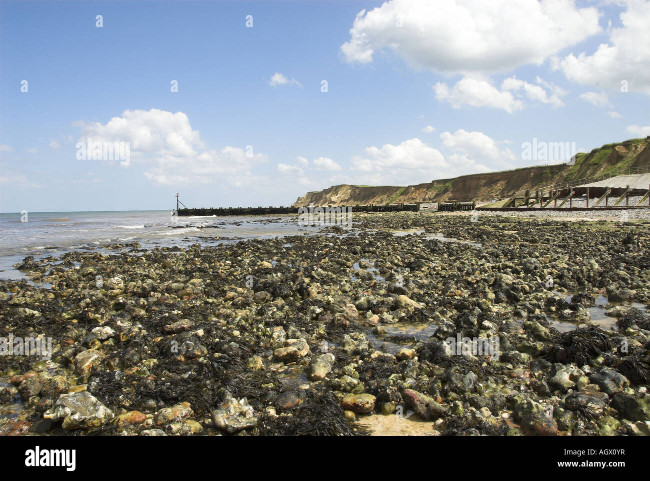 Le scogliere di origine glaciale e alla spiaggia di West Runton Beach, Norfolk, Regno Unito Foto Stock