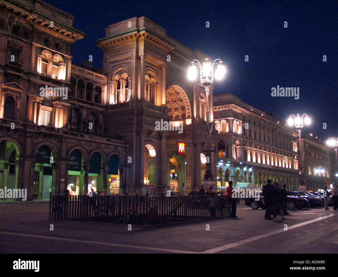 Piazza Duomo e la Galleria Vittorio Emanuele il salotto di Milano Italia Foto Stock