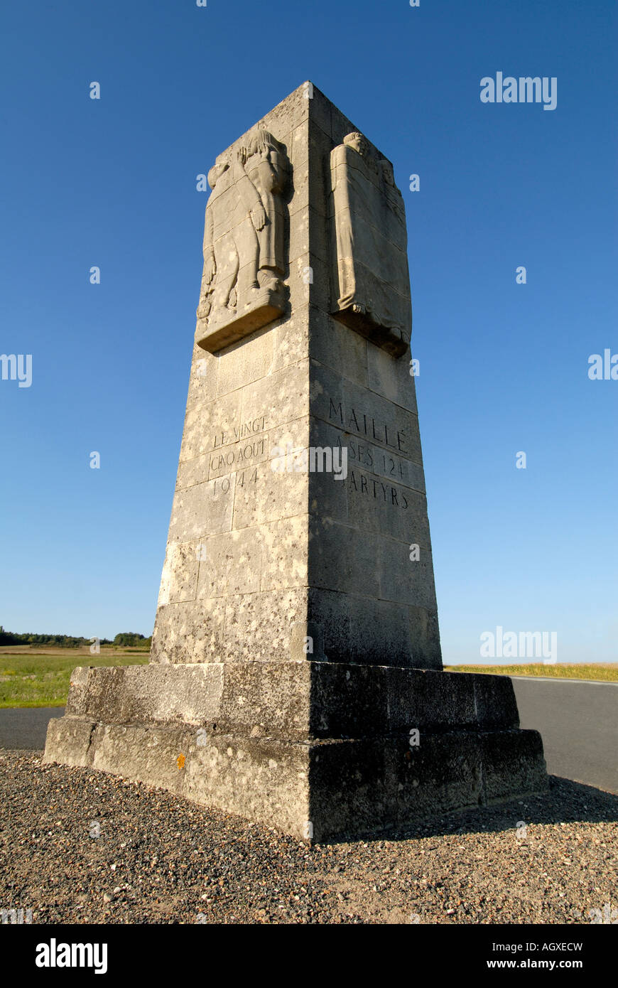 Memorial (sulla N10 trunk road a sud di St.Le Maure de Touraine) ) per i martiri di Maille, Indre-et-Loire, Francia. Foto Stock