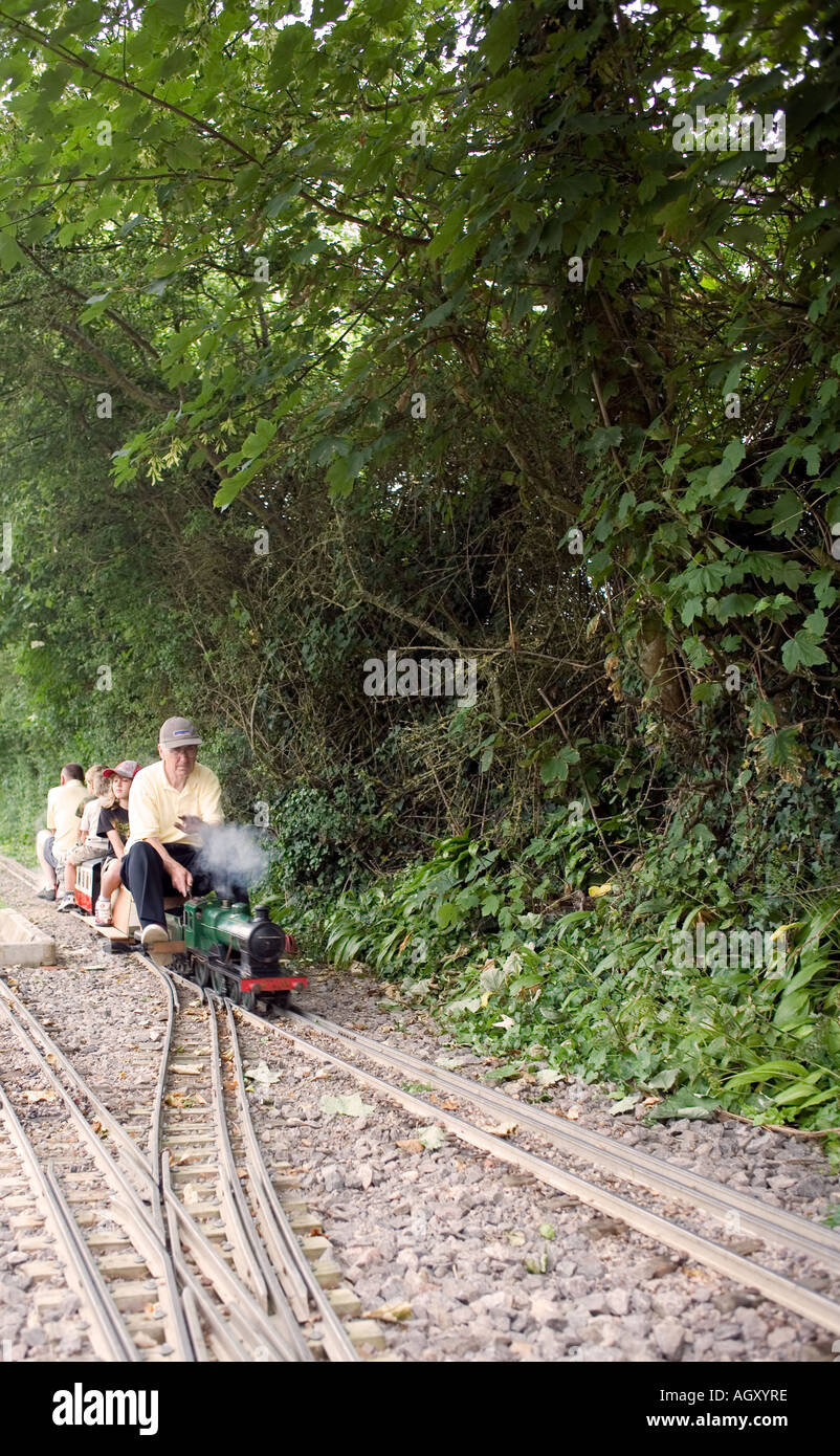 Ferrovia in miniatura smazza su appassionati di treni Somerset Inghilterra scala in miniatura del modello ferroviario Ferroviaria rail via treno Foto Stock