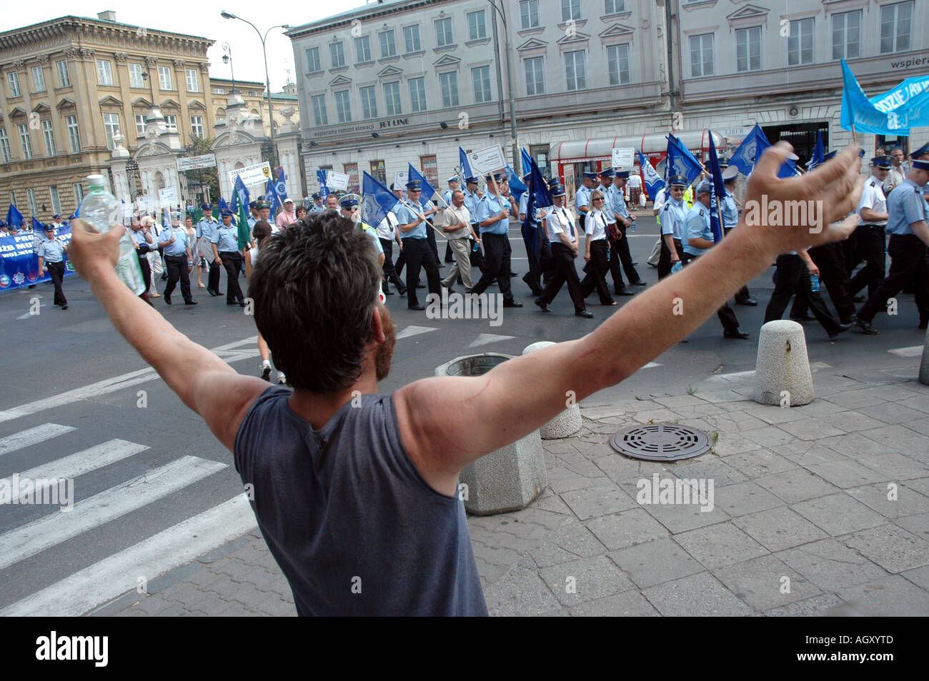 Protesta di polacco servizi in uniforme a Varsavia contro le cattive condizioni di lavoro e di retribuzione bassa Foto Stock