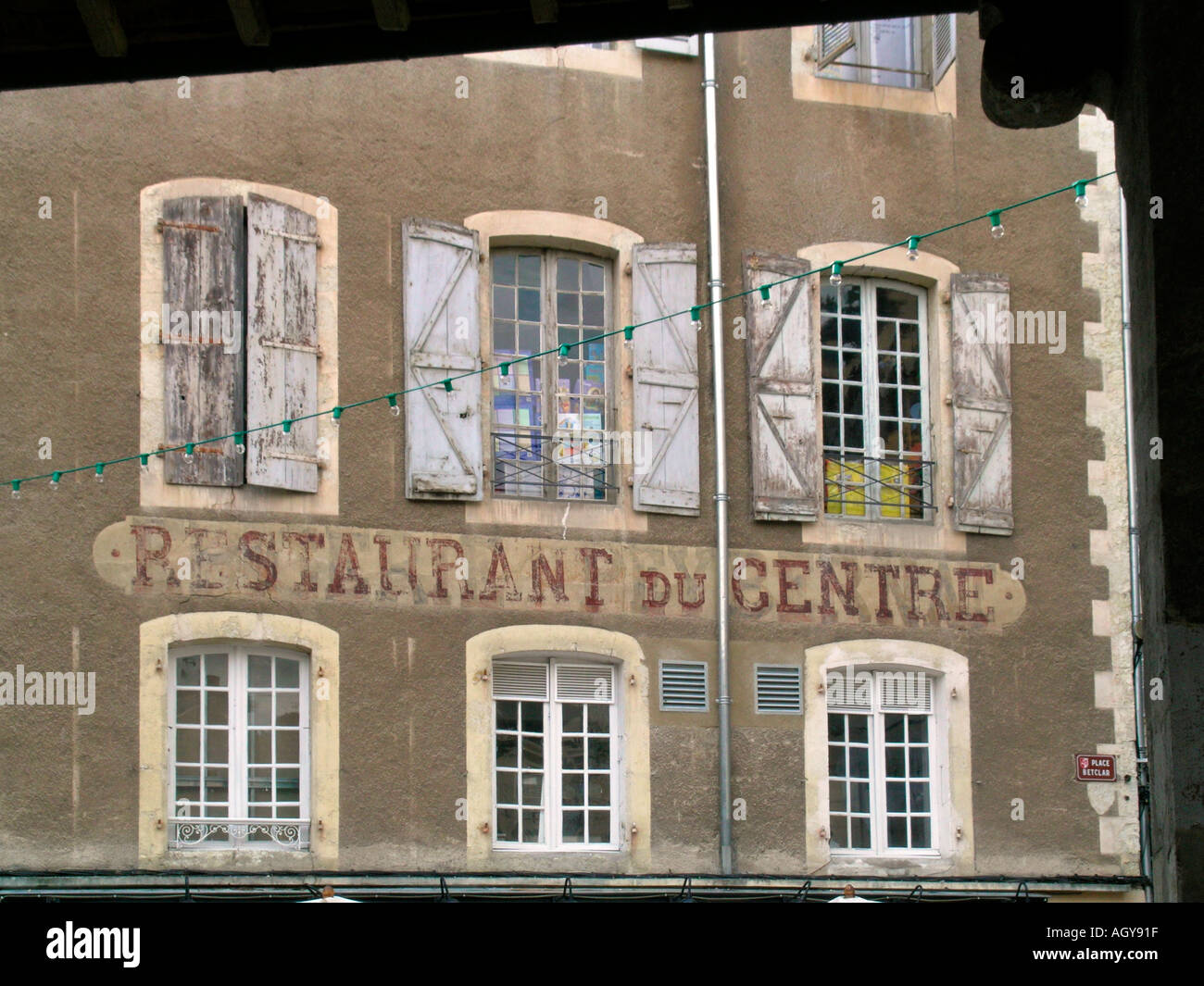 La vetrina di un vecchio ristorante in Auch Gascogne Francia Foto Stock