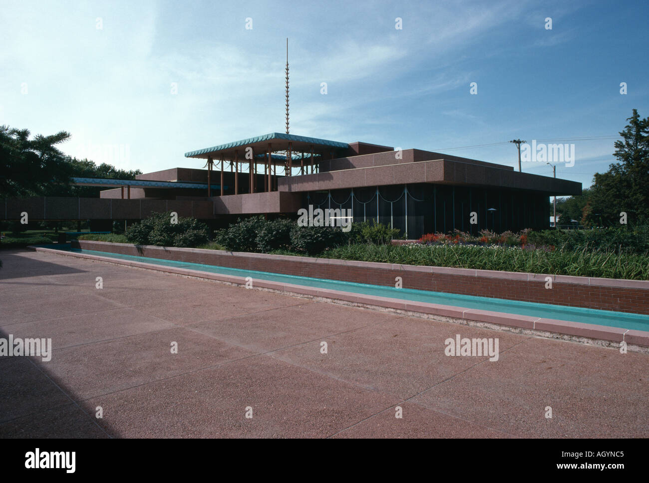 I capretti culturale centro di studio, Wichita State University, Wichita, Kansas, 1957. Esterno. Architetto: Frank Lloyd Wright Foto Stock