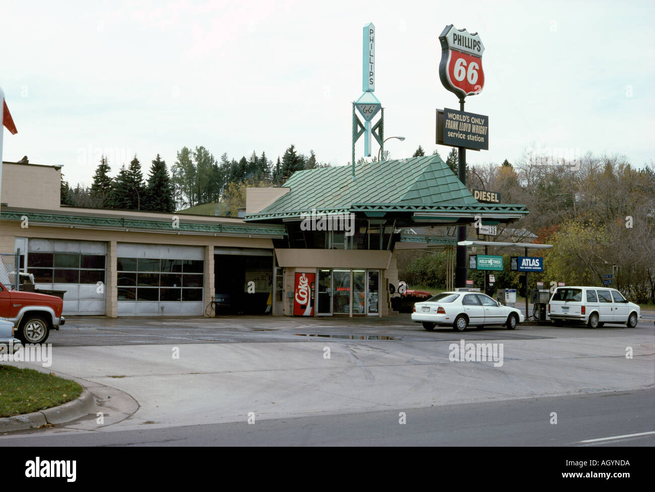 R. W. Lindholm alla stazione di servizio, Route 45 al percorso 33, Cloquet, Minnesota, 1957. Esterno. Architetto: Frank Lloyd Wright Foto Stock