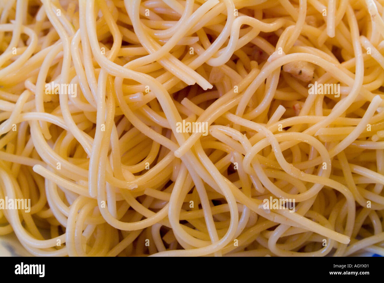 Spaghetti cotti non adornati a base di grano duro Foto Stock