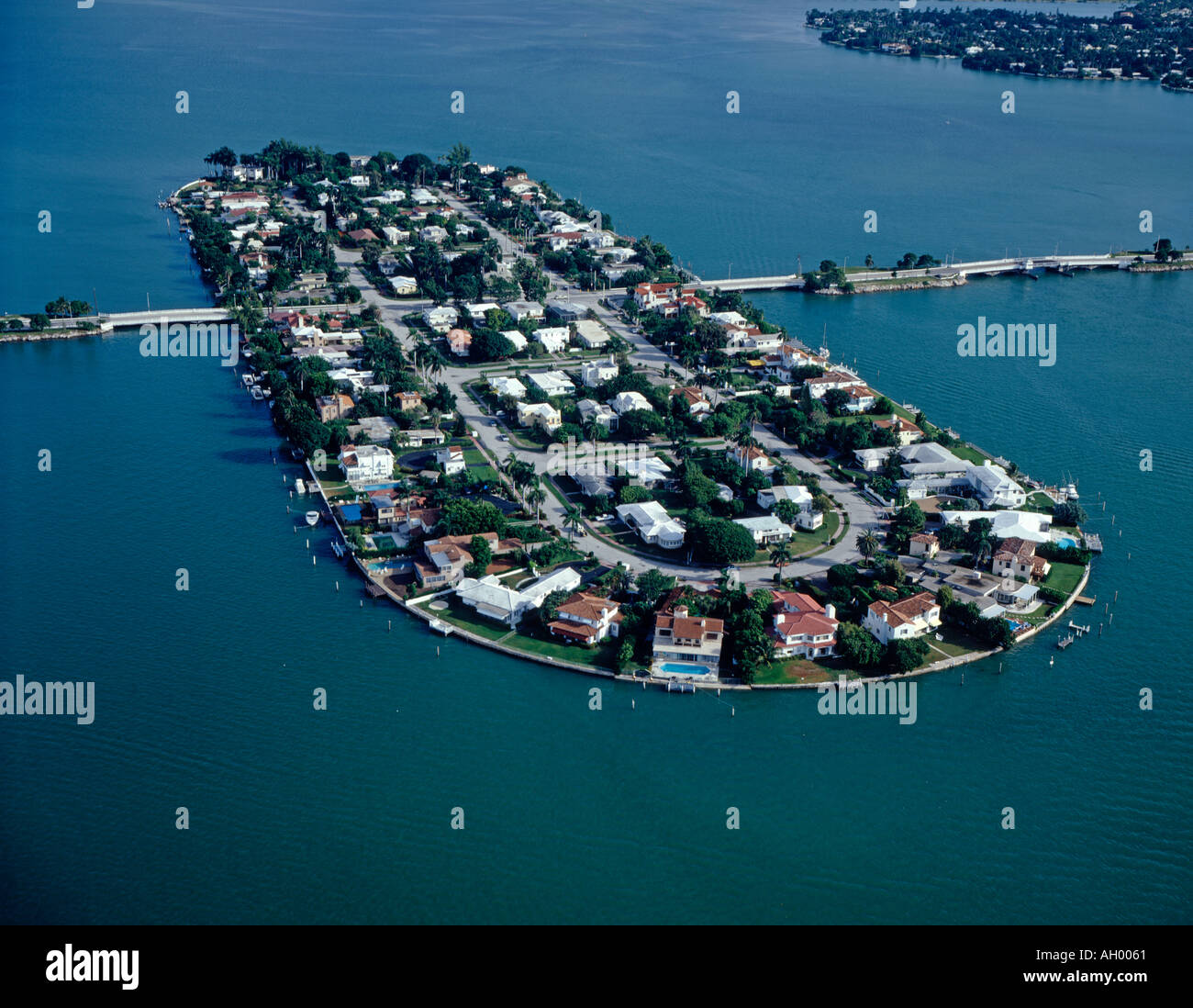 Le case di lusso sull'isola nella baia di Biscayne a Miami Florida USA Foto Stock