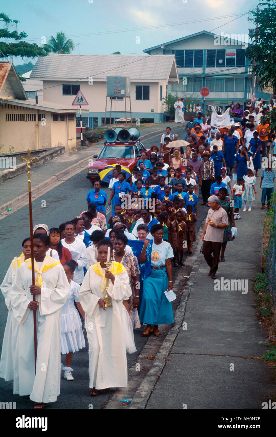 Scarborough Tobago Corpus Christi Procession con altoparlanti collegati al tetto di Un'auto Foto Stock