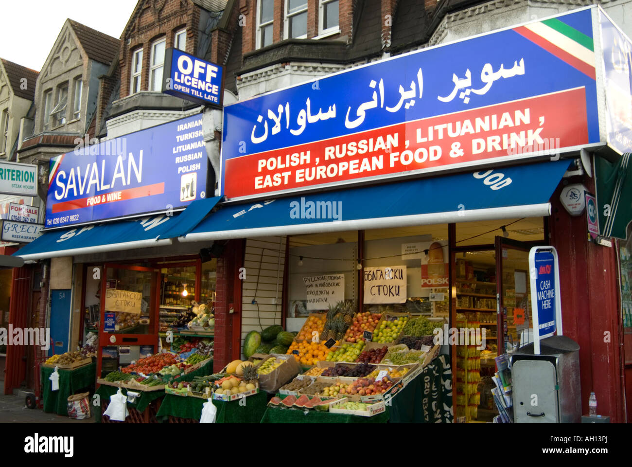 Negozio di vendita europeo orientale il cibo nel nord di Londra, Inghilterra, Regno Unito Foto Stock