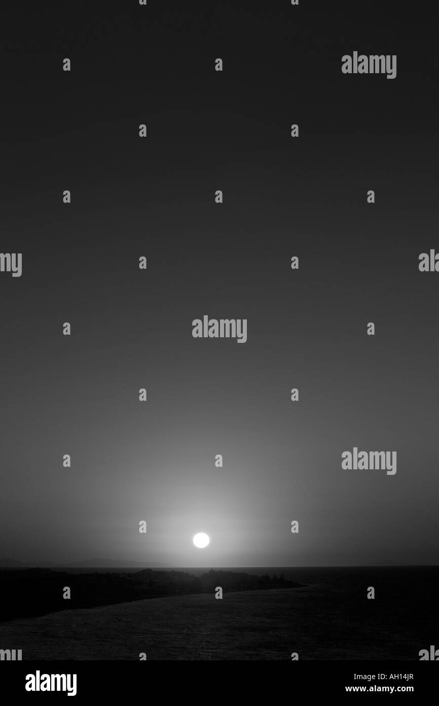 Tramonto sul Mare Egeo sull'isola greca di Rodi Foto Stock