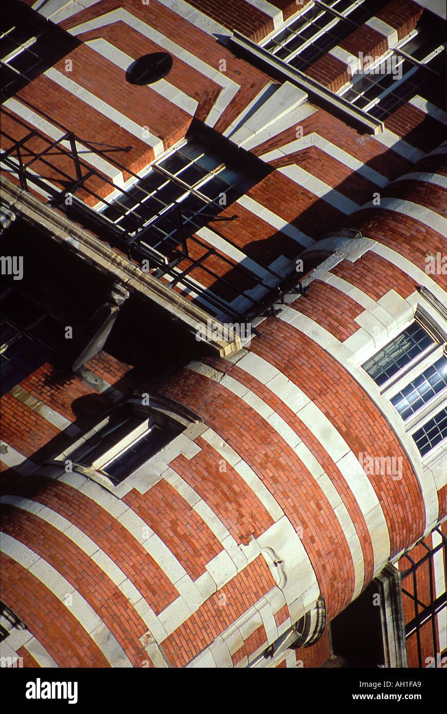 La muratura in mattoni dinamica della Stella Bianca Uffici Liverpool 1897 da Richard Norman Shaw e J Francesco Doyle Foto Stock