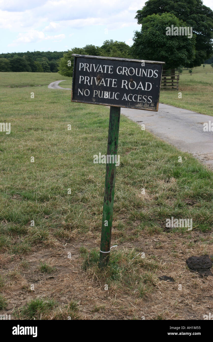 Terreno privato di strada privata Nessun accesso pubblico segno. Foto Stock