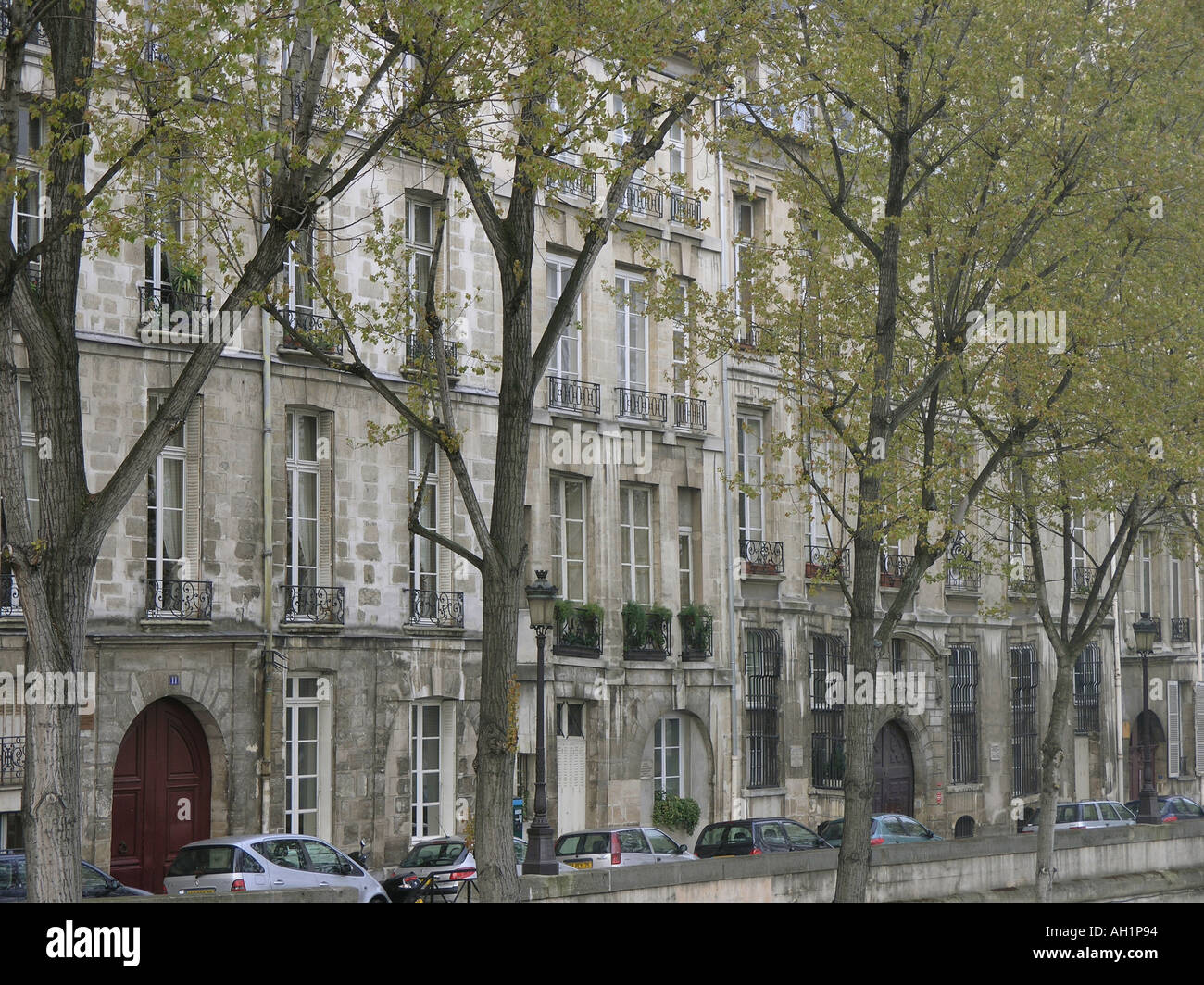 Vista del Quai de Bourbon, Parigi, Francia Foto Stock