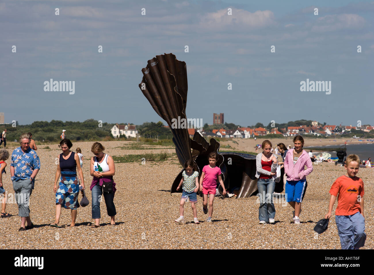 Aldeburgh nel Suffolk controverso smerlo shell scultura di Maggie Hambling eretta come un omaggio a Benjamin Britten Foto Stock