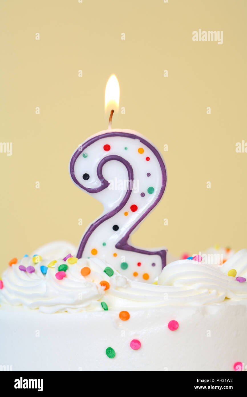 Numero 2 Candela di compleanno Foto Stock