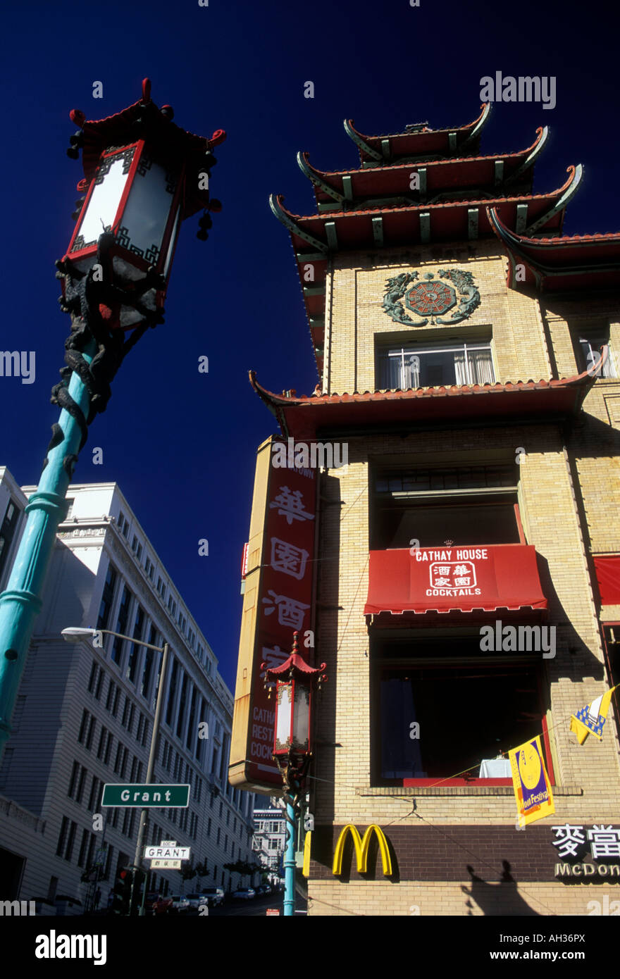Architettura, Lampione, Grant Avenue, Chinatown di San Francisco, California, Stati Uniti, America del Nord Foto Stock