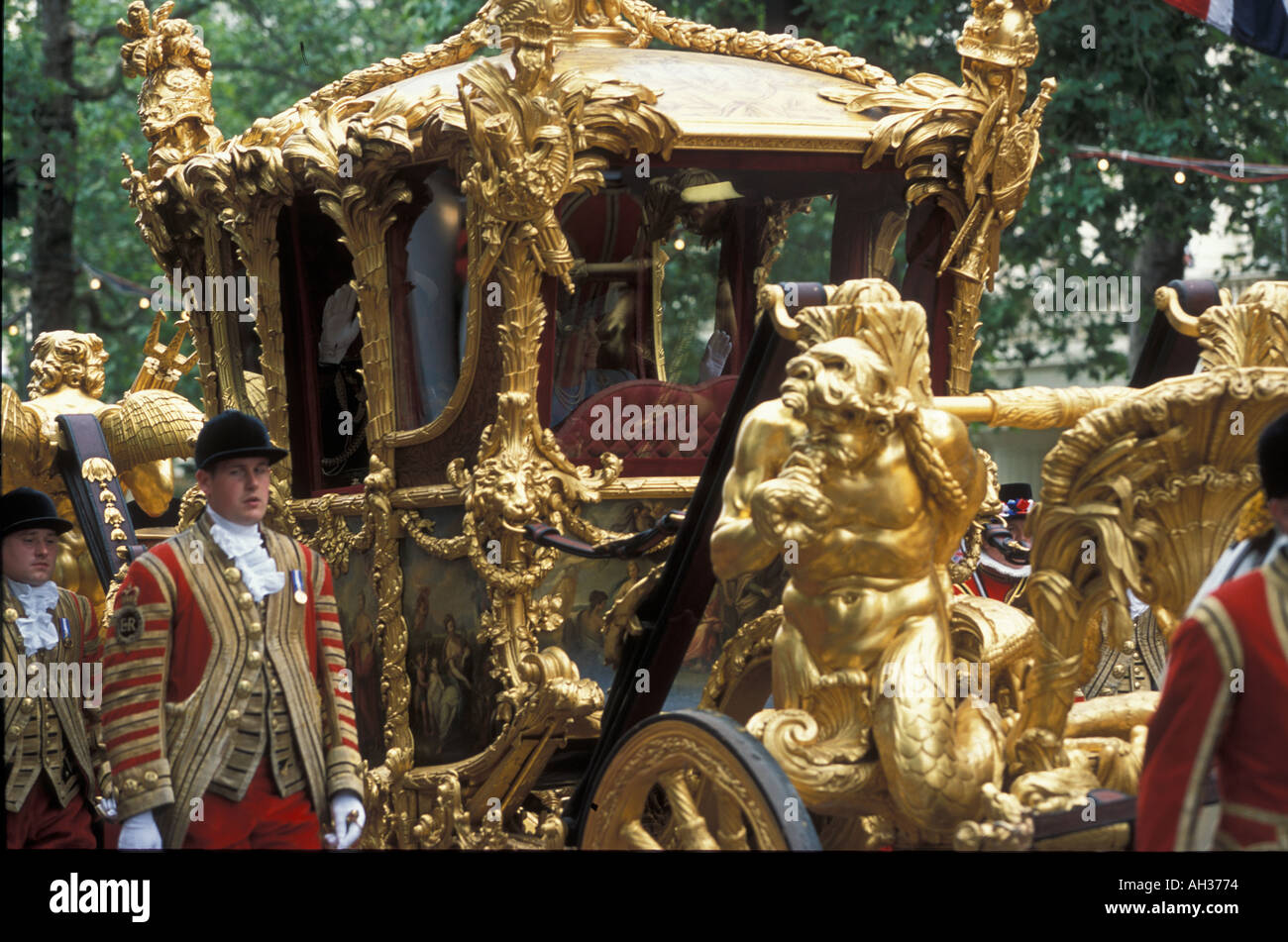 La Golden State coach con la regina e il Principe Filippo durante il Giubileo d oro celebrazioni Londra Foto Stock