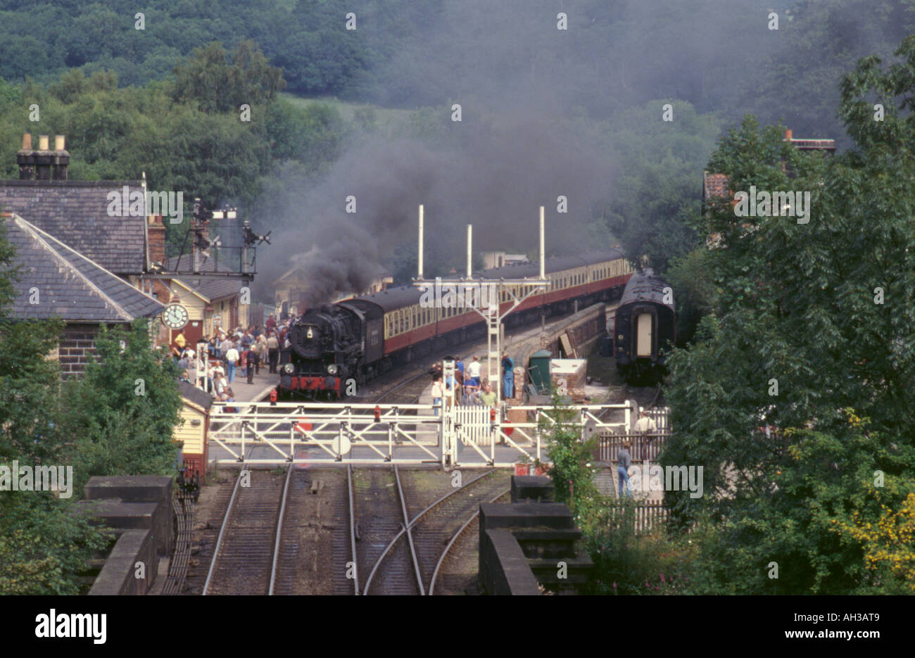 Il vecchio esercito USA locomotiva a vapore a Grosmont stazione ferroviaria, North York Moors Railway, North Yorkshire, Inghilterra, Regno Unito. Foto Stock